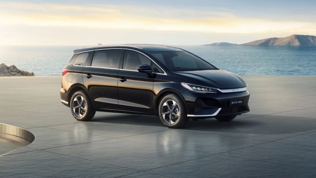 BYD M6 EV mobil listrik BYD